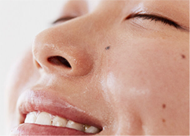Close up of model with Kombucha Cleansing Treatment on her face