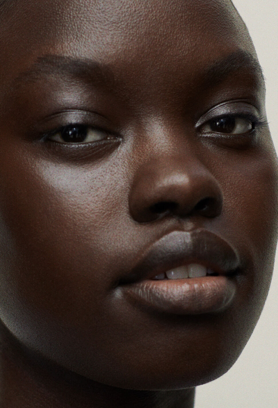 Model's face how to determine your skin type