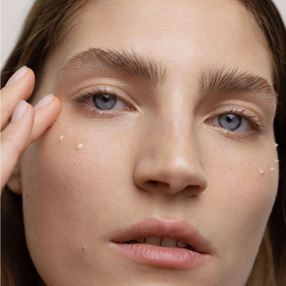 Ensemble cr&egrave;me anti-&acirc;ge pour les yeux et le visage au th&eacute; noir