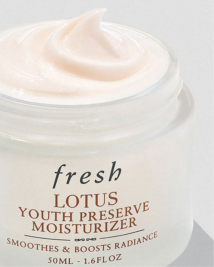 soin hydratant pro-jeunesse au lotus