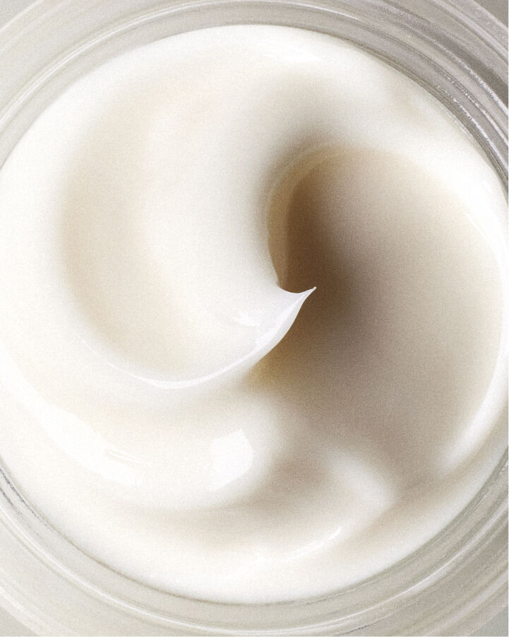 cr&egrave;me contour des yeux pro-jeunesse au lotus