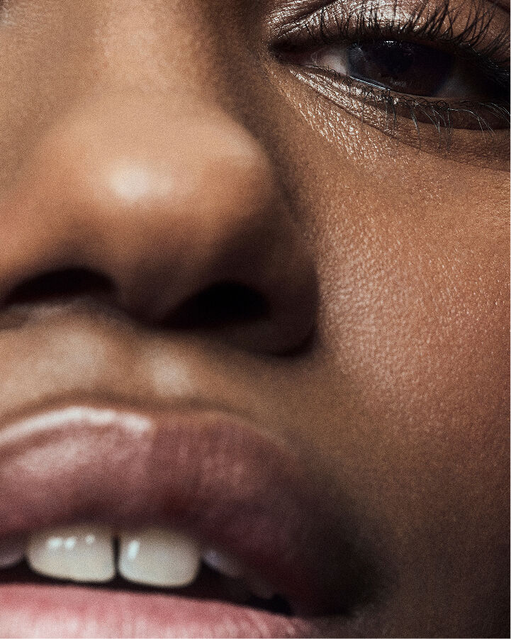 cr&egrave;me contour des yeux pro-jeunesse haute performance au th&eacute; noir